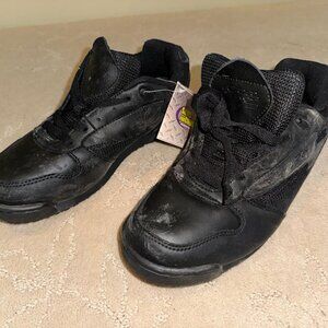 BRAND NEW WITH DEFECT SFC Shoes for Crews ProClassic Women Shoes 7001 M - Size 9